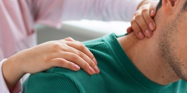 Boyun Fıtığı Belirtileri ve Yaygın Görülen Semptomlar