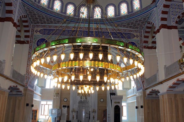 İstanbul Arnavutköy Merkez Cami Zümrüt Model Avizeleri