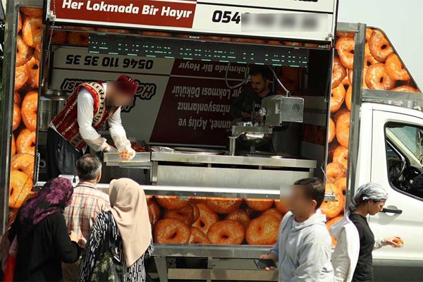 Hayır Lokması Dağıtımında Lokma İkram Estetiği